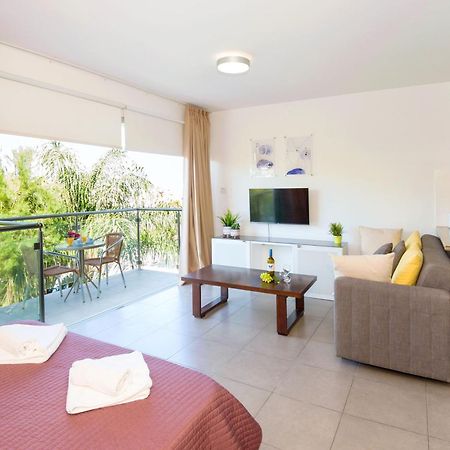 Lucile - Coralli Beachfront Apartment Paralimni Buitenkant foto