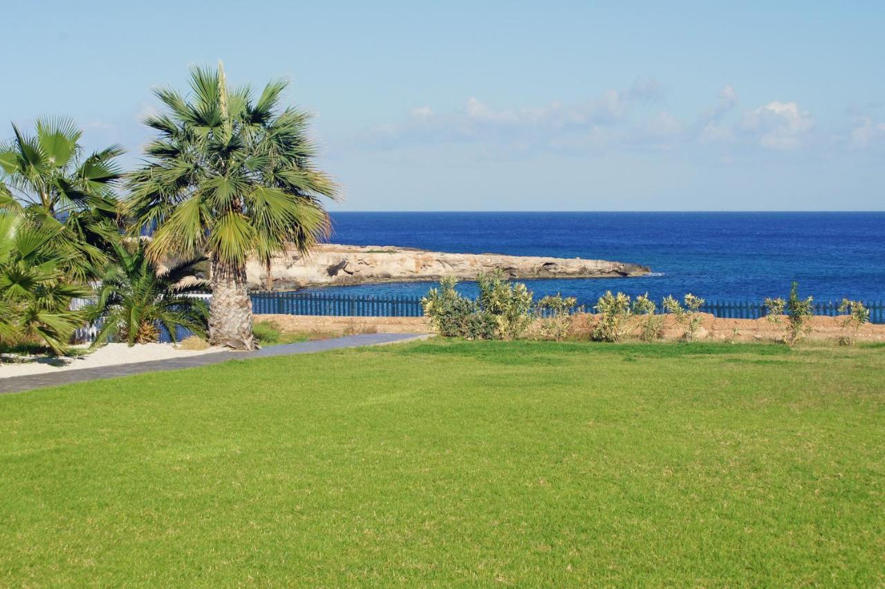 Lucile - Coralli Beachfront Apartment Paralimni Buitenkant foto