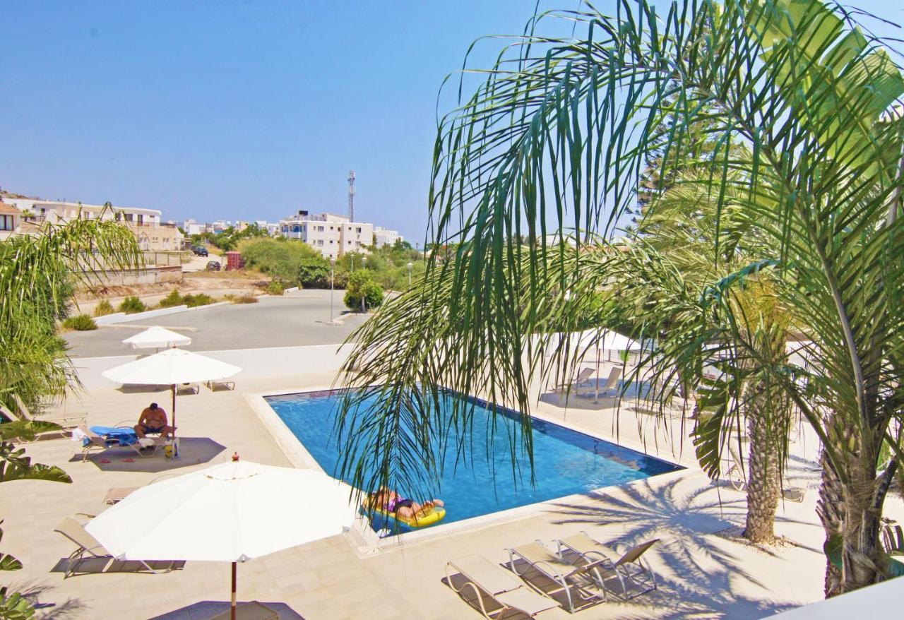 Lucile - Coralli Beachfront Apartment Paralimni Buitenkant foto