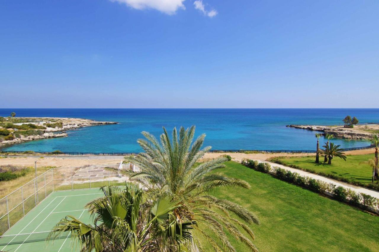 Lucile - Coralli Beachfront Apartment Paralimni Buitenkant foto