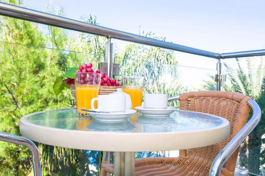 Lucile - Coralli Beachfront Apartment Paralimni Buitenkant foto