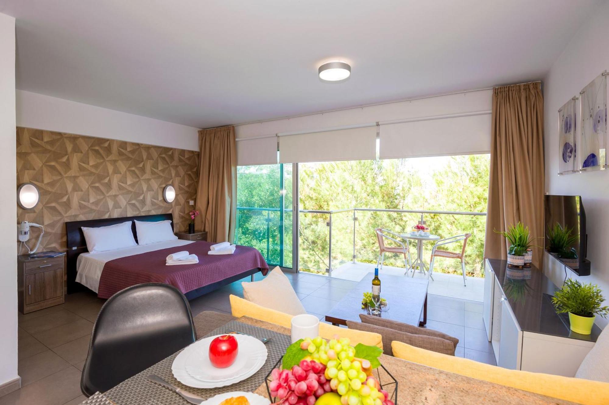 Lucile - Coralli Beachfront Apartment Paralimni Buitenkant foto
