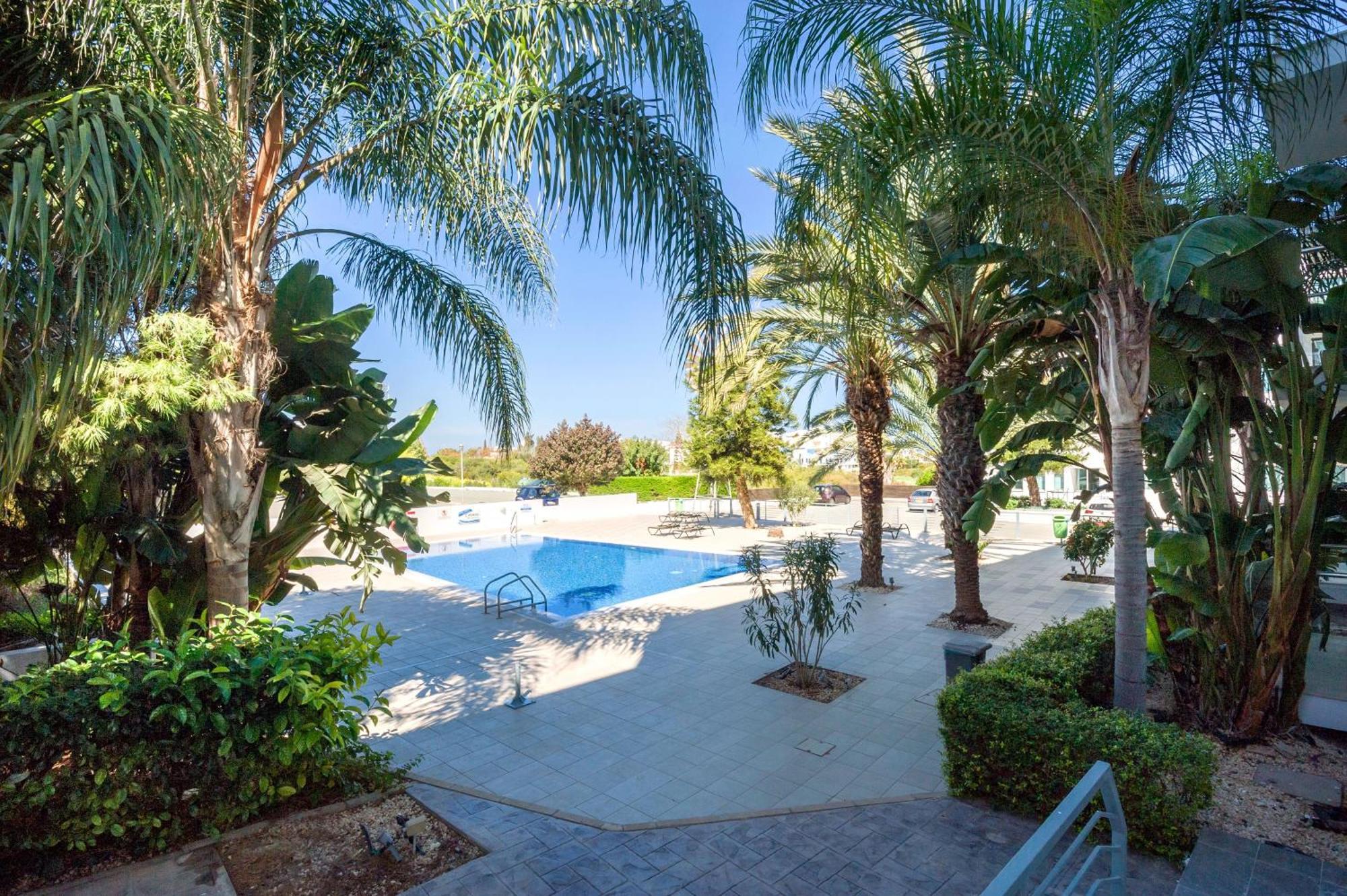 Lucile - Coralli Beachfront Apartment Paralimni Buitenkant foto